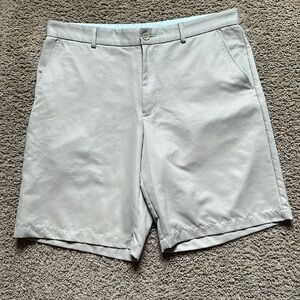 Men’s Greg Norman size 36 dress shorts. Great condition!